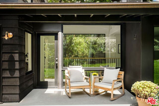 327 E Rustic Road, Santa Monica, CA 90402