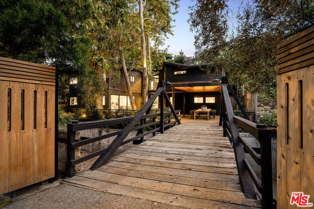 327 E Rustic Road, Santa Monica, CA 90402