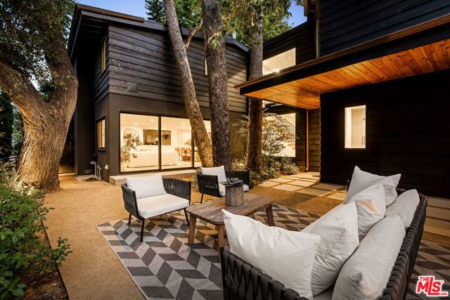 327 E Rustic Road, Santa Monica, CA 90402