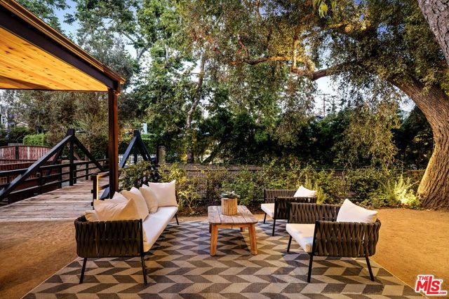 327 E Rustic Road, Santa Monica, CA 90402