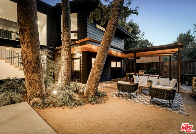 327 E Rustic Road, Santa Monica, CA 90402