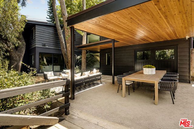 327 E Rustic Road, Santa Monica, CA 90402