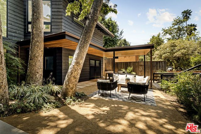 327 E Rustic Road, Santa Monica, CA 90402