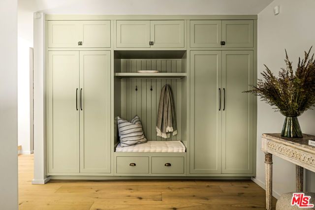 327 E Rustic Road, Santa Monica, CA 90402