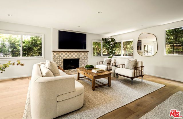 327 E Rustic Road, Santa Monica, CA 90402