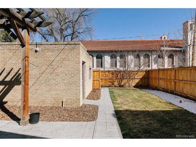 2218 Cherry St, Denver, CO 80207