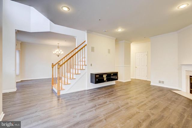 100 FOREST DR, Piscataway, NJ 08854