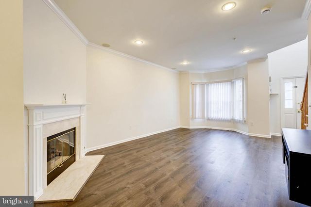 100 FOREST DR, Piscataway, NJ 08854