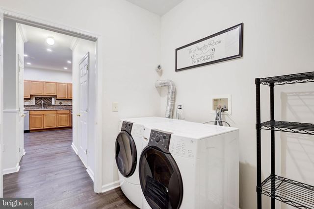 100 FOREST DR, Piscataway, NJ 08854