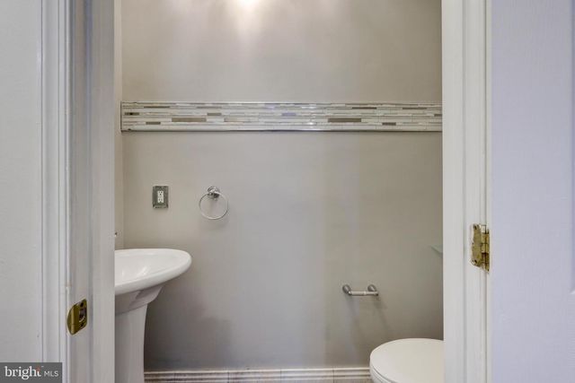 100 FOREST DR, Piscataway, NJ 08854