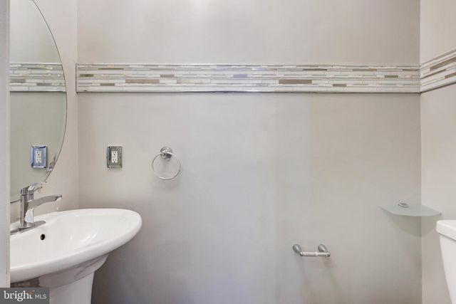 100 FOREST DR, Piscataway, NJ 08854