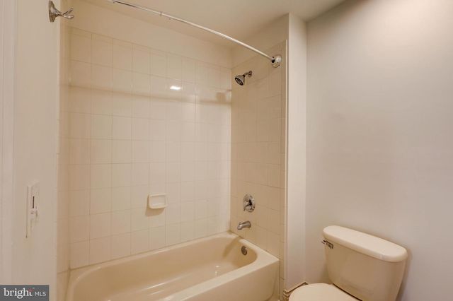 100 FOREST DR, Piscataway, NJ 08854