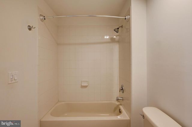 100 FOREST DR, Piscataway, NJ 08854