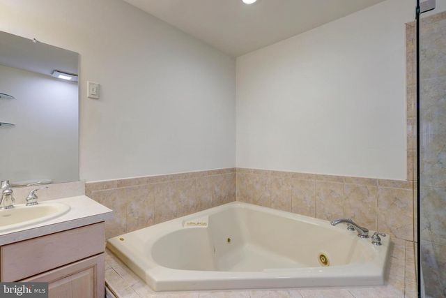 100 FOREST DR, Piscataway, NJ 08854