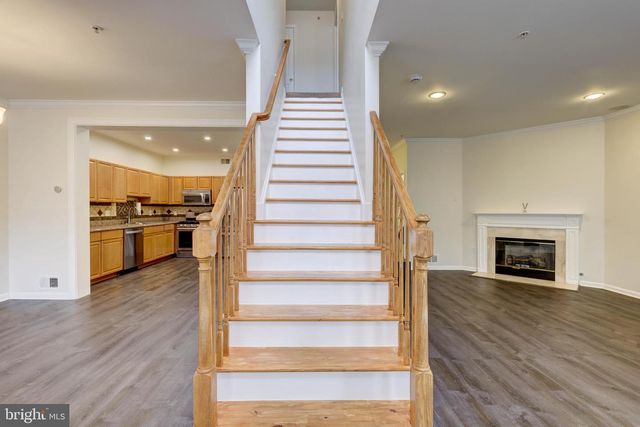 100 FOREST DR, Piscataway, NJ 08854