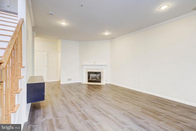 100 FOREST DR, Piscataway, NJ 08854