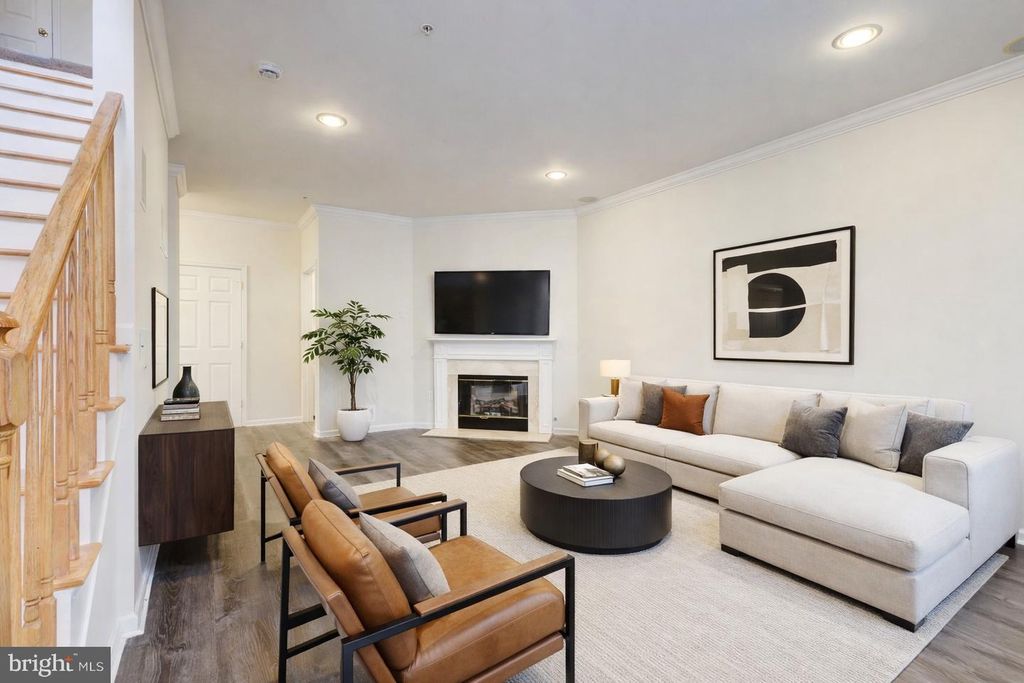 100 FOREST DR, Piscataway, NJ 08854