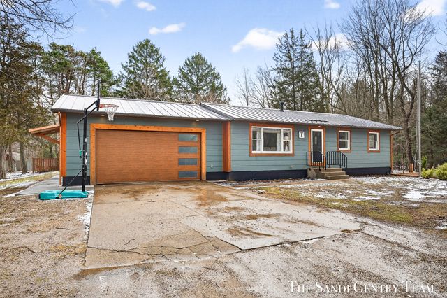 10816 168th Avenue, Grand Haven, MI 49417