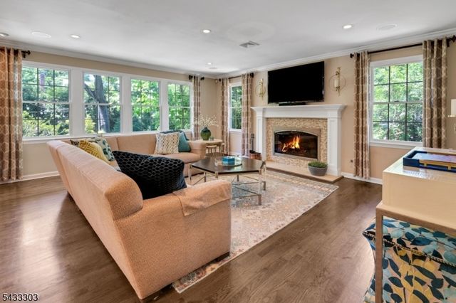 10 Fairview Ave, Summit City, NJ 07901