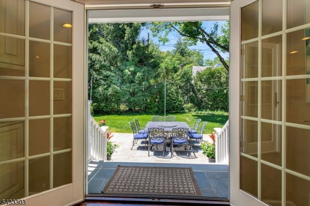 10 Fairview Ave, Summit City, NJ 07901