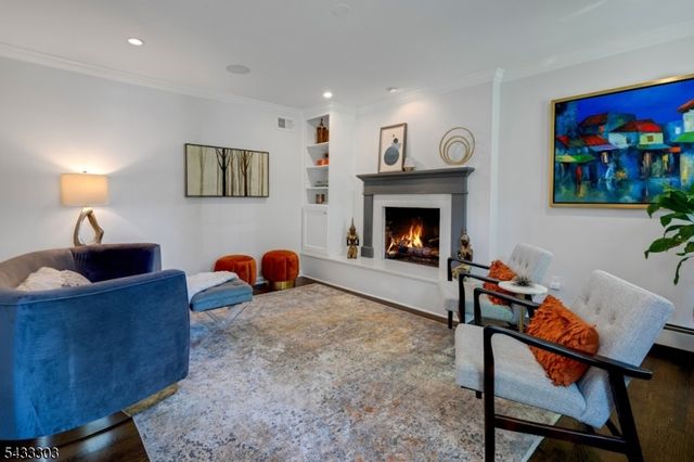 10 Fairview Ave, Summit City, NJ 07901