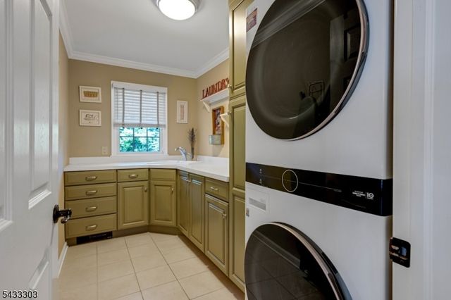 10 Fairview Ave, Summit City, NJ 07901