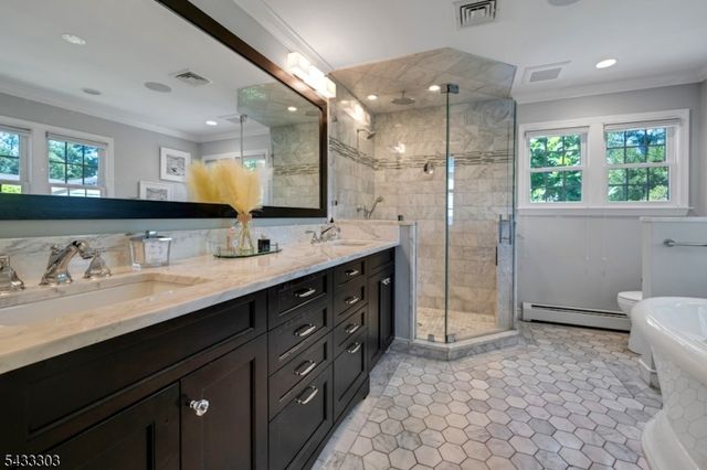 10 Fairview Ave, Summit City, NJ 07901