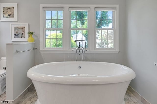 10 Fairview Ave, Summit City, NJ 07901