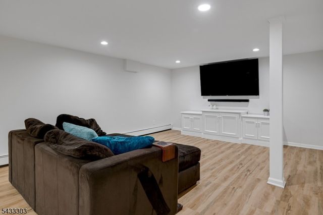 10 Fairview Ave, Summit City, NJ 07901