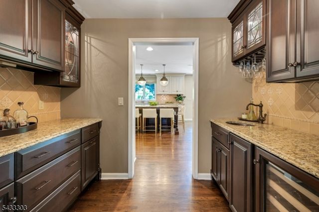 10 Fairview Ave, Summit City, NJ 07901