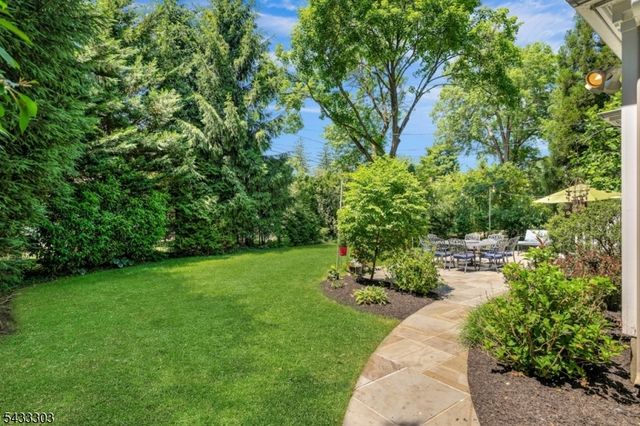 10 Fairview Ave, Summit City, NJ 07901