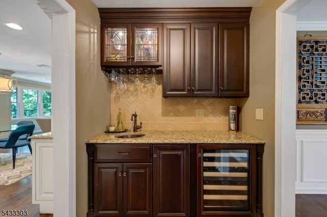 10 Fairview Ave, Summit City, NJ 07901