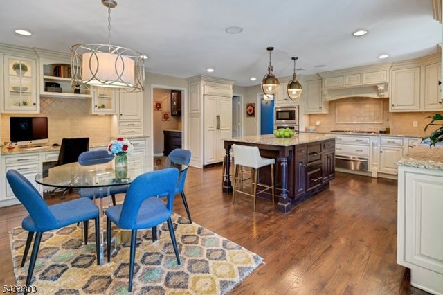 10 Fairview Ave, Summit City, NJ 07901