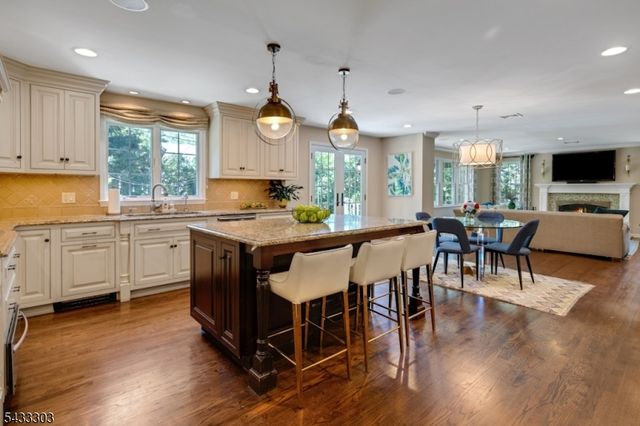 10 Fairview Ave, Summit City, NJ 07901