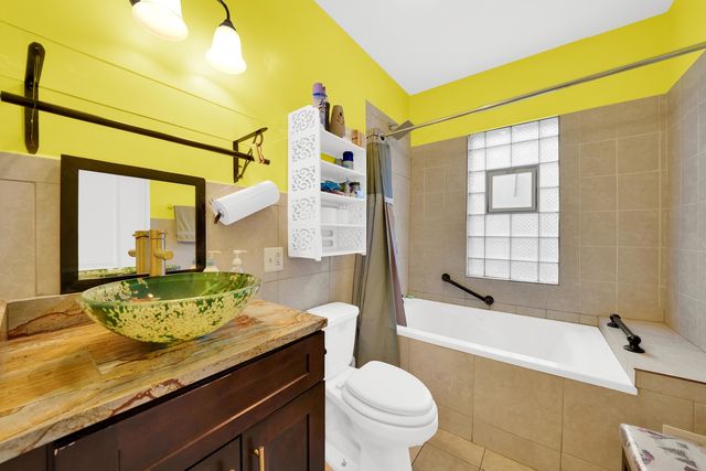 6431 S Maplewood Avenue, Chicago, IL 60629