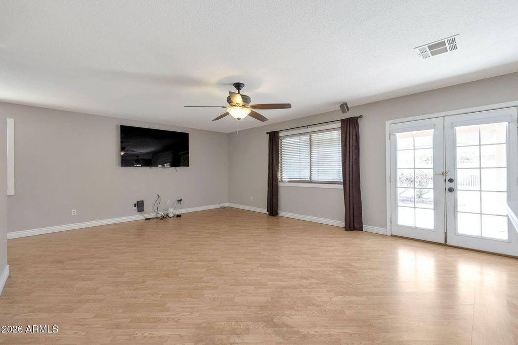 Image 12 of property listing at 18160 N 89TH Lane, Peoria, AZ 85382