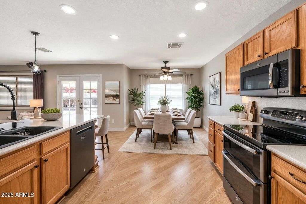 Image 16 of property listing at 18160 N 89TH Lane, Peoria, AZ 85382