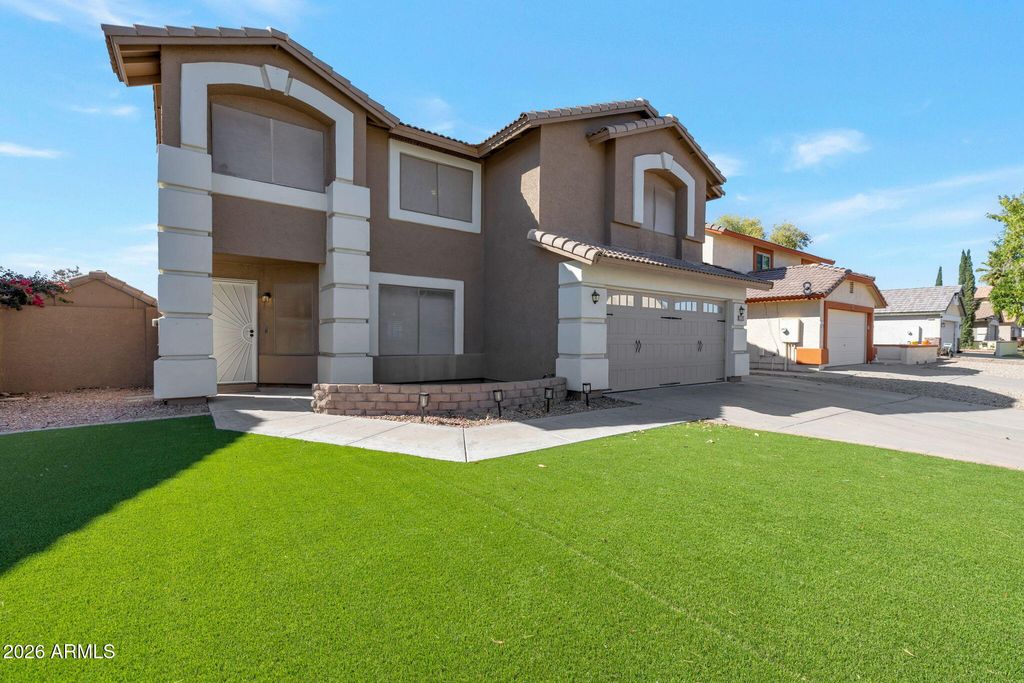 Image 3 of property listing at 18160 N 89TH Lane, Peoria, AZ 85382