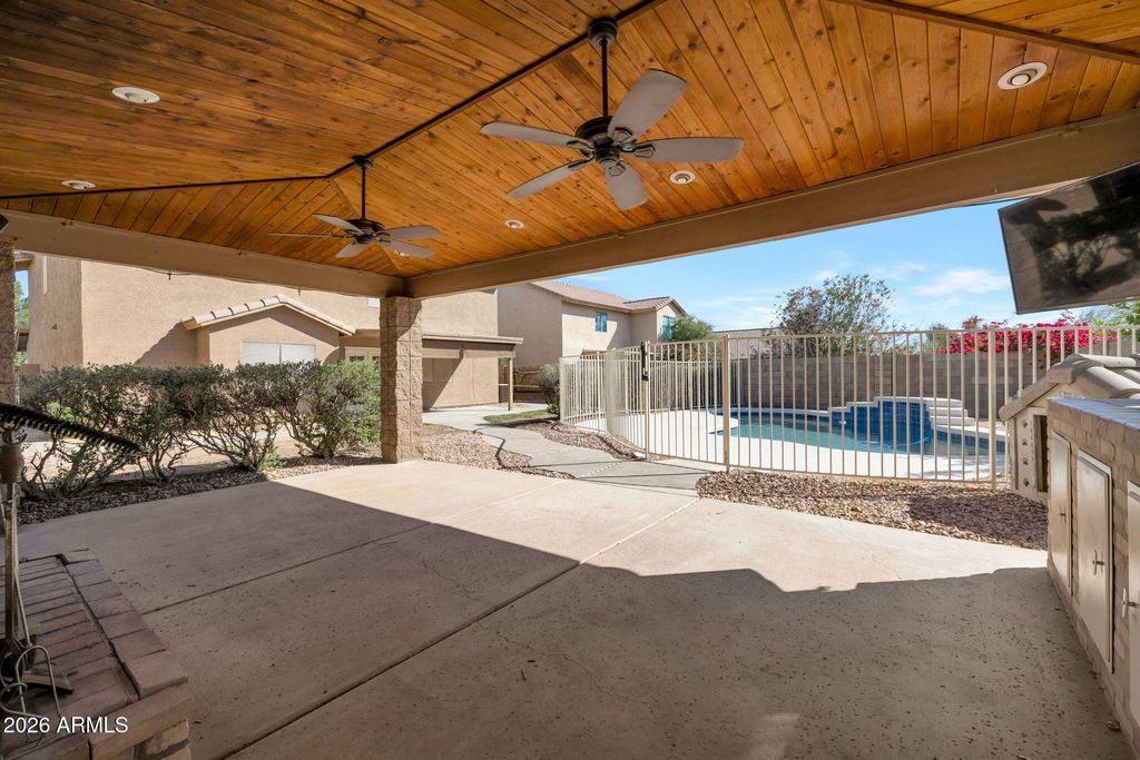Image 37 of property listing at 18160 N 89TH Lane, Peoria, AZ 85382