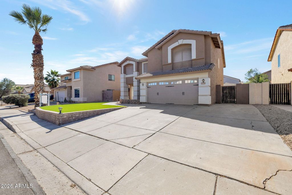 Image 4 of property listing at 18160 N 89TH Lane, Peoria, AZ 85382