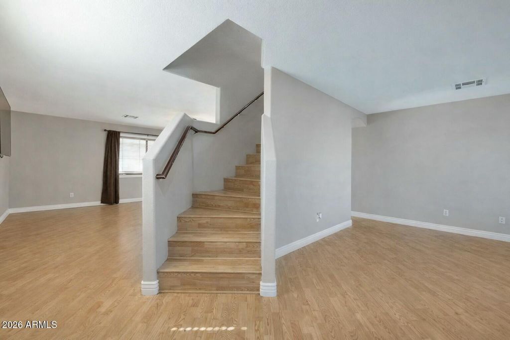 Image 5 of property listing at 18160 N 89TH Lane, Peoria, AZ 85382