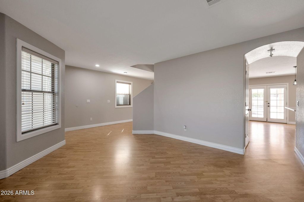 Image 6 of property listing at 18160 N 89TH Lane, Peoria, AZ 85382