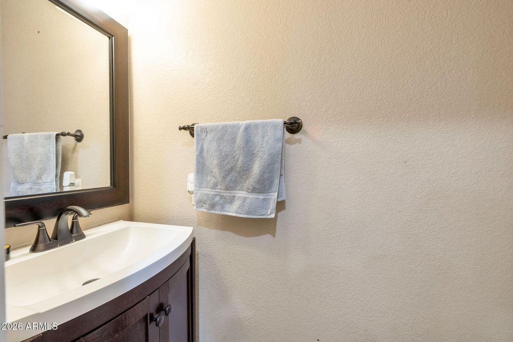 Image 9 of property listing at 18160 N 89TH Lane, Peoria, AZ 85382