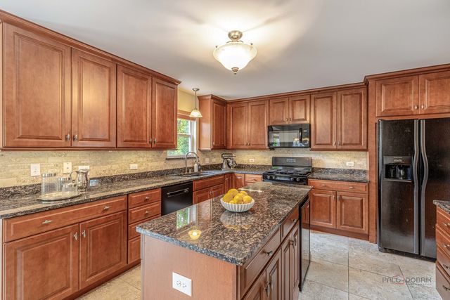 270 W Winding Trail Circle, Round Lake, IL 60073