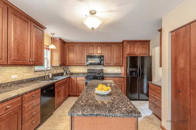 270 W Winding Trail Circle, Round Lake, IL 60073