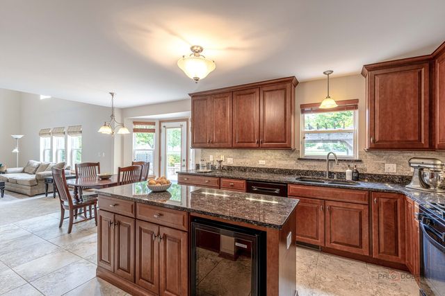 270 W Winding Trail Circle, Round Lake, IL 60073