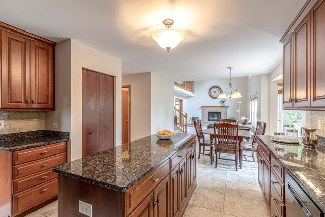 270 W Winding Trail Circle, Round Lake, IL 60073