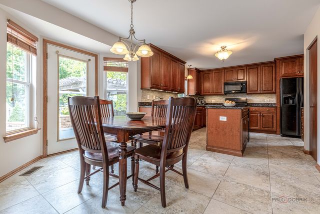 270 W Winding Trail Circle, Round Lake, IL 60073