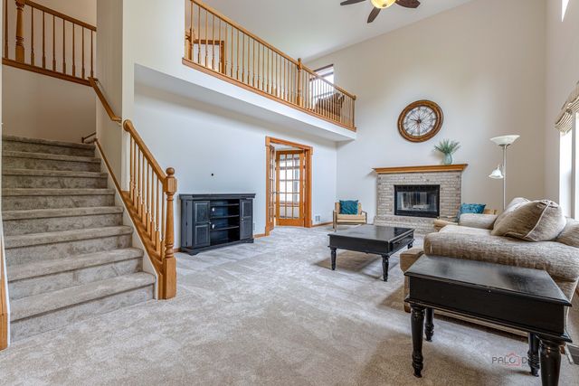 270 W Winding Trail Circle, Round Lake, IL 60073