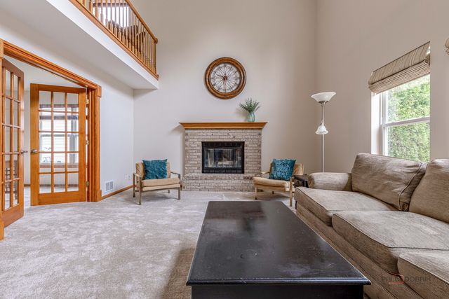 270 W Winding Trail Circle, Round Lake, IL 60073